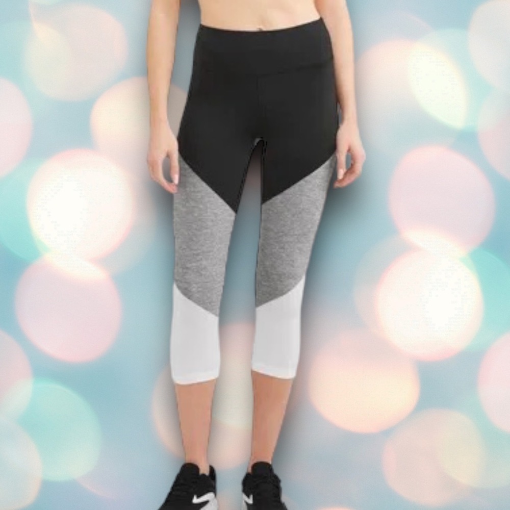Athletic Works Women’s Workout Capri Leggings Size M